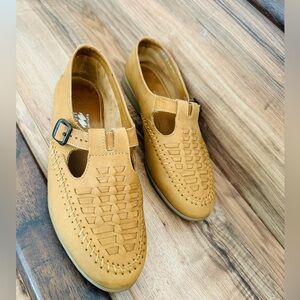 Natural sport shoes tan leather size 7